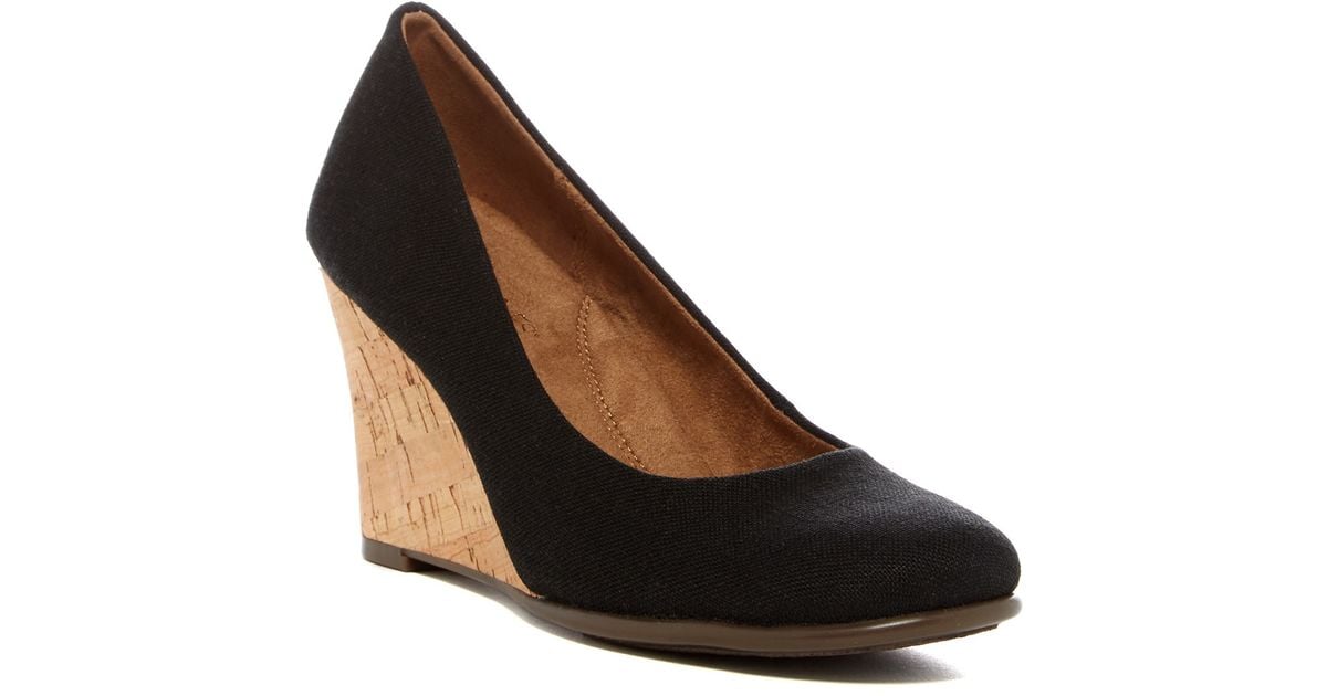 aerosoles plum tree wedge pump